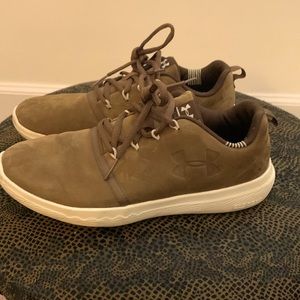 Boys under Armour size 5.5 shoes